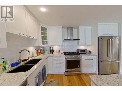 121 Harbourfront Drive Ne Unit# 3, Salmon Arm, BC - Indoor Photo Showing Kitchen With Double Sink With Upgraded Kitchen