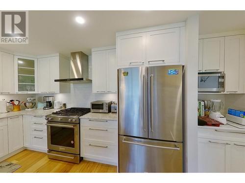 121 Harbourfront Drive Ne Unit# 3, Salmon Arm, BC - Indoor Photo Showing Kitchen