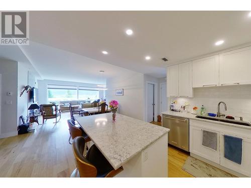 121 Harbourfront Drive Ne Unit# 3, Salmon Arm, BC - Indoor Photo Showing Kitchen