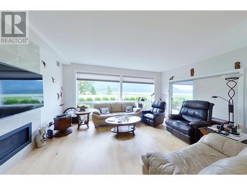 121 Harbourfront Drive Ne Unit# 3, Salmon Arm, BC - Indoor Photo Showing Living Room With Fireplace