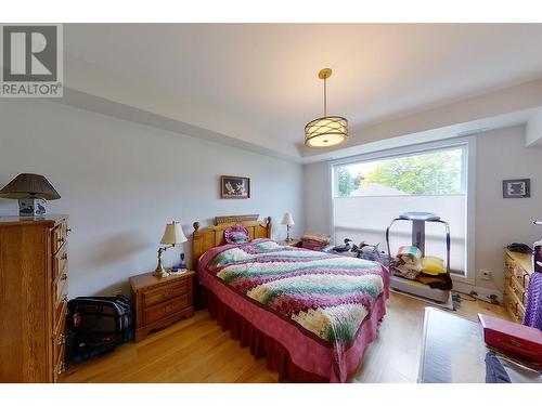 121 Harbourfront Drive Ne Unit# 3, Salmon Arm, BC - Indoor Photo Showing Bedroom