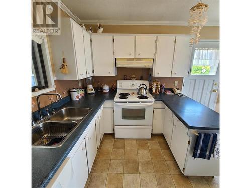 4390 Lakeshore Road Ne, Salmon Arm, BC - Indoor Photo Showing Kitchen With Double Sink