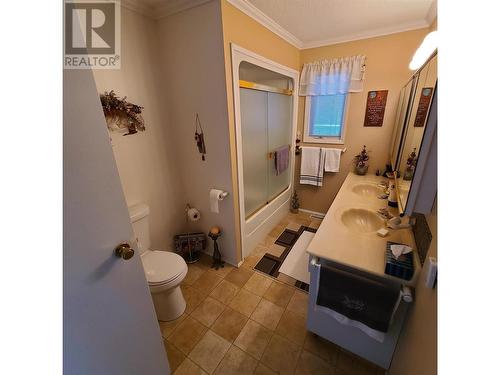 4390 Lakeshore Road Ne, Salmon Arm, BC - Indoor Photo Showing Bathroom