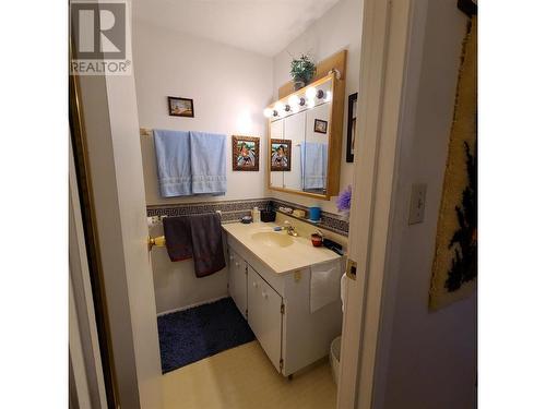 4390 Lakeshore Road Ne, Salmon Arm, BC - Indoor Photo Showing Bathroom