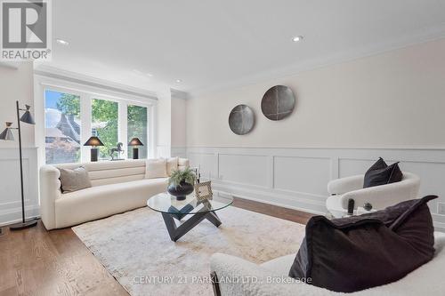 112 Oakcrest Avenue, Toronto (East End-Danforth), ON - Indoor Photo Showing Living Room