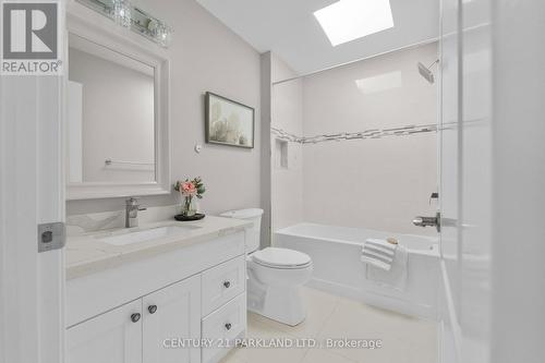 112 Oakcrest Avenue, Toronto (East End-Danforth), ON - Indoor Photo Showing Bathroom