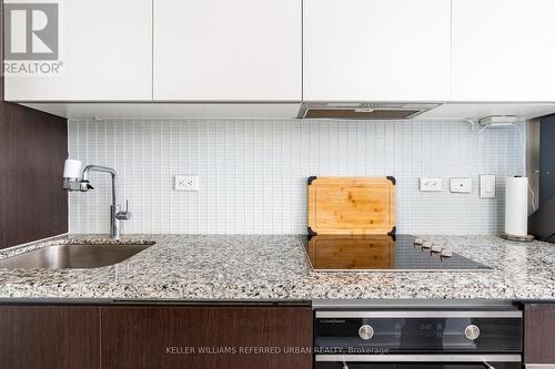 301 - 220 George Street, Toronto (Moss Park), ON - Indoor Photo Showing Kitchen With Upgraded Kitchen