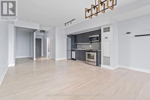 605 - 630 Queen Street E, Toronto (South Riverdale), ON - Indoor Photo Showing Kitchen