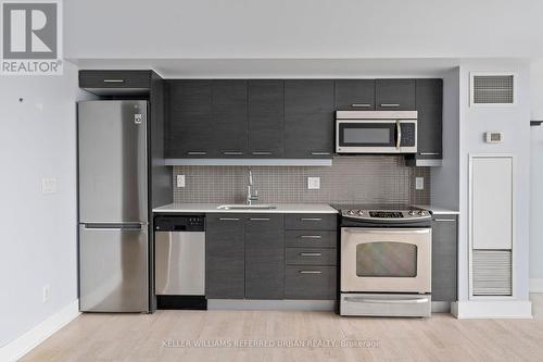 605 - 630 Queen Street E, Toronto (South Riverdale), ON - Indoor Photo Showing Kitchen With Upgraded Kitchen