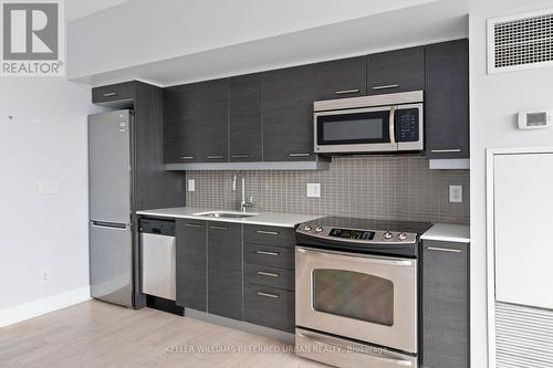 605 - 630 Queen Street E, Toronto (South Riverdale), ON - Indoor Photo Showing Kitchen With Upgraded Kitchen