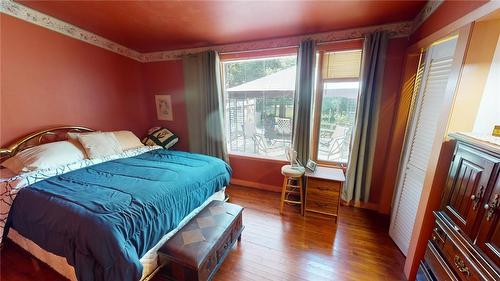 546 Carlton Street, St. Catharines, ON - Indoor Photo Showing Bedroom