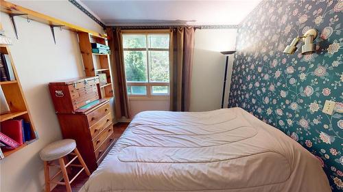 546 Carlton Street, St. Catharines, ON - Indoor Photo Showing Bedroom