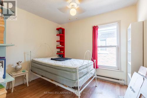 354 Cumberland Avenue, Hamilton (Blakeley), ON - Indoor Photo Showing Bedroom