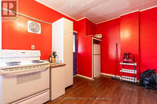 354 Cumberland Avenue, Hamilton (Blakeley), ON - Indoor Photo Showing Kitchen