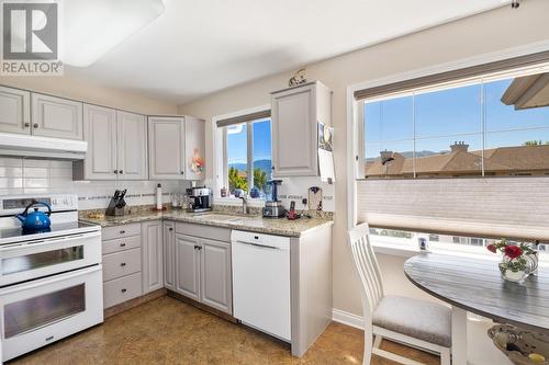 3870 Brown Road Unit# 303, West Kelowna, BC - Indoor Photo Showing Kitchen