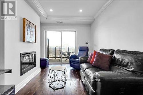 803 - 505 Talbot Street, London, ON - Indoor Photo Showing Living Room