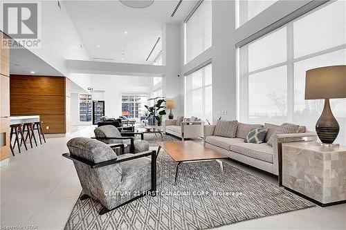 803 - 505 Talbot Street, London, ON - Indoor Photo Showing Living Room