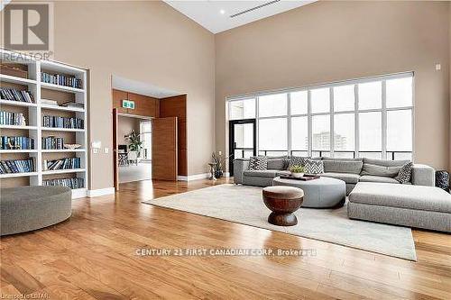 803 - 505 Talbot Street, London, ON - Indoor Photo Showing Living Room