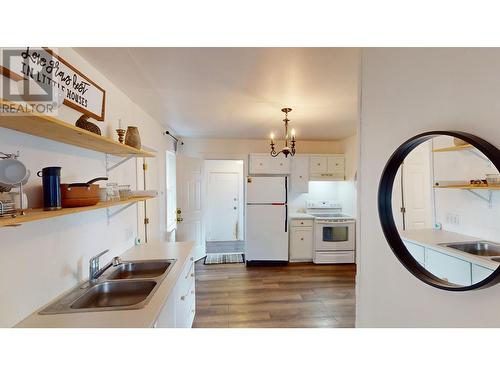 830 Abbott Drive, Quesnel, BC - Indoor Photo Showing Kitchen With Double Sink