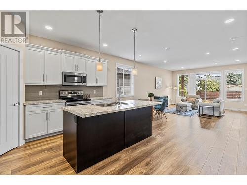 1611 10Th Street Sw Unit# 25, Salmon Arm, BC - Indoor Photo Showing Kitchen With Double Sink