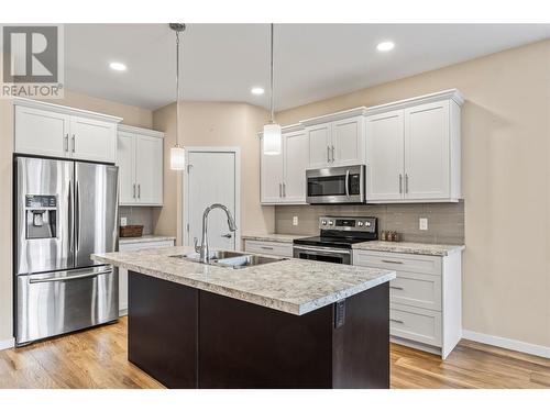 1611 10Th Street Sw Unit# 25, Salmon Arm, BC - Indoor Photo Showing Kitchen With Double Sink With Upgraded Kitchen