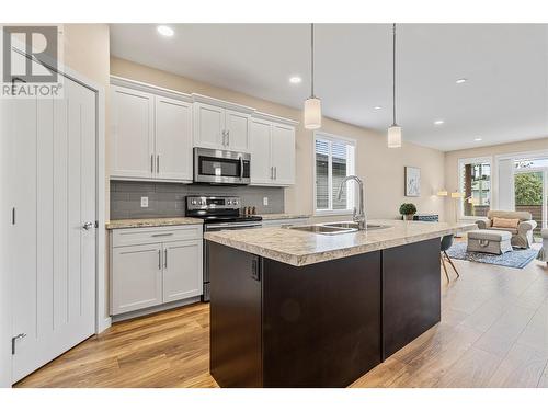 1611 10Th Street Sw Unit# 25, Salmon Arm, BC - Indoor Photo Showing Kitchen With Double Sink With Upgraded Kitchen