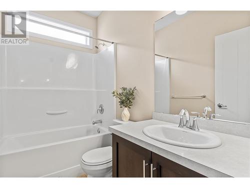 1611 10Th Street Sw Unit# 25, Salmon Arm, BC - Indoor Photo Showing Bathroom