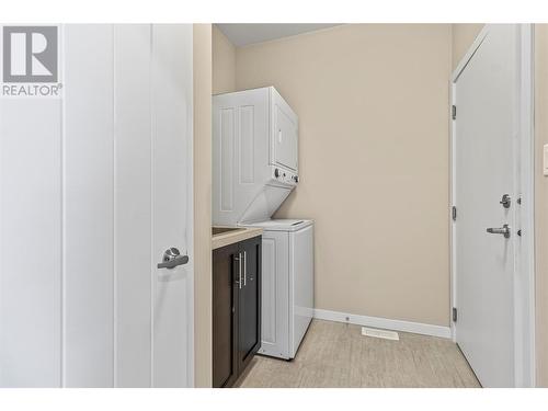 1611 10Th Street Sw Unit# 25, Salmon Arm, BC - Indoor Photo Showing Laundry Room