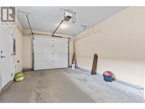 1611 10Th Street Sw Unit# 25, Salmon Arm, BC - Indoor Photo Showing Garage