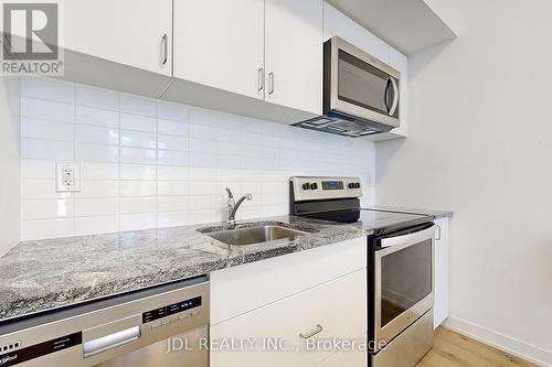 69 - 1760 Simcoe Street N, Oshawa (Samac), ON - Indoor Photo Showing Kitchen With Upgraded Kitchen