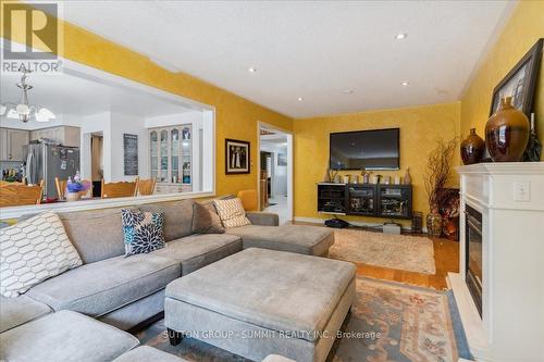 42 Tigerlily Place, Brampton (Sandringham-Wellington), ON - Indoor Photo Showing Living Room