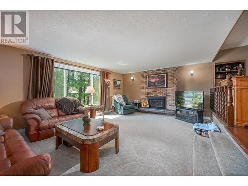 410 Clifton Road, Kelowna, BC - Indoor Photo Showing Living Room With Fireplace