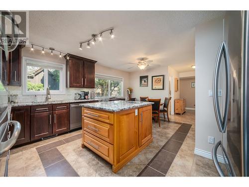 410 Clifton Road, Kelowna, BC - Indoor Photo Showing Kitchen