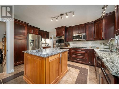 410 Clifton Road, Kelowna, BC - Indoor Photo Showing Kitchen