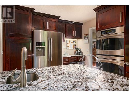 410 Clifton Road, Kelowna, BC - Indoor Photo Showing Kitchen