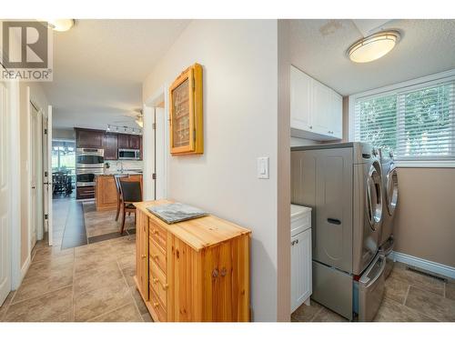 410 Clifton Road, Kelowna, BC - Indoor Photo Showing Laundry Room