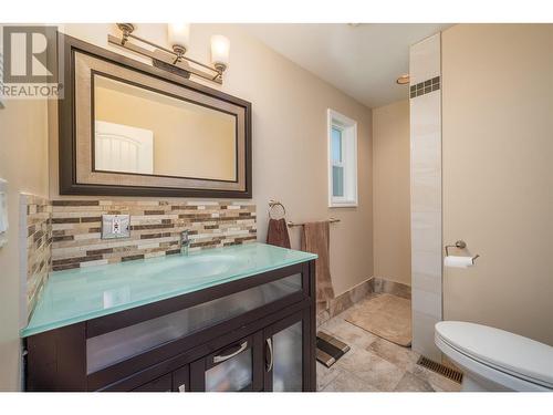 410 Clifton Road, Kelowna, BC - Indoor Photo Showing Bathroom