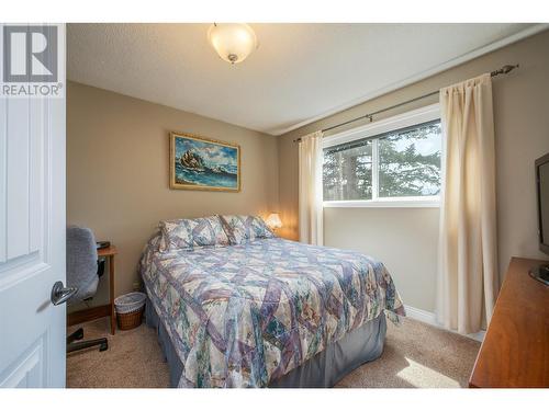 410 Clifton Road, Kelowna, BC - Indoor Photo Showing Bedroom