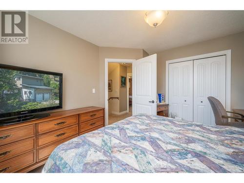 410 Clifton Road, Kelowna, BC - Indoor Photo Showing Bedroom