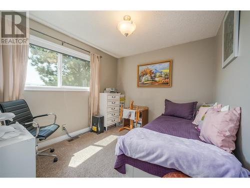 410 Clifton Road, Kelowna, BC - Indoor Photo Showing Bedroom