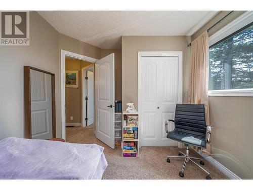 410 Clifton Road, Kelowna, BC - Indoor Photo Showing Bedroom