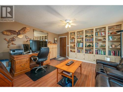 410 Clifton Road, Kelowna, BC - Indoor Photo Showing Office