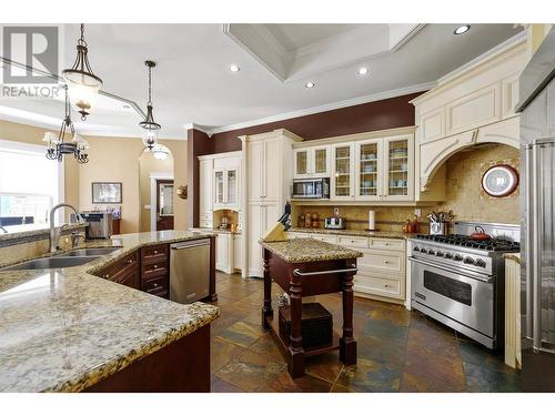 5610 Oyama Lake Road, Lake Country, BC - Indoor Photo Showing Kitchen With Double Sink