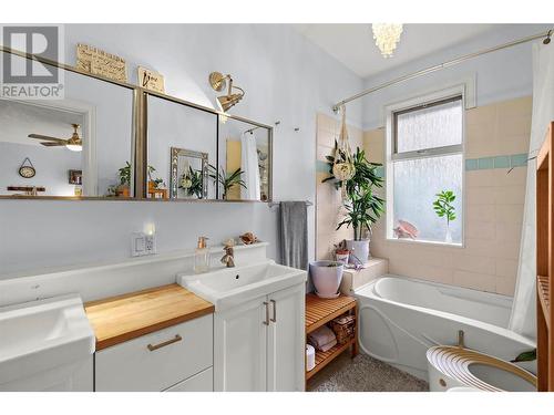 5610 Oyama Lake Road, Lake Country, BC - Indoor Photo Showing Bathroom