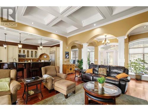 5610 Oyama Lake Road, Lake Country, BC - Indoor Photo Showing Living Room