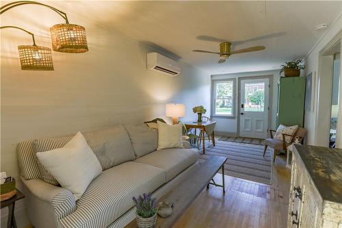 44 King Street, Port Colborne, ON - Indoor Photo Showing Living Room