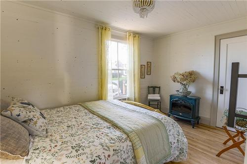 44 King Street, Port Colborne, ON - Indoor Photo Showing Bedroom