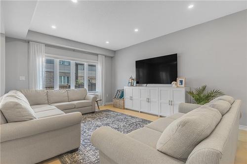 62 Bethune Avenue, Hamilton, ON - Indoor Photo Showing Living Room