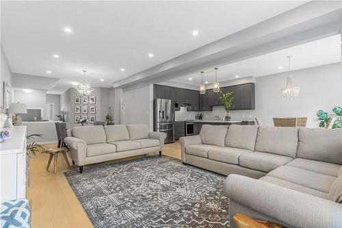 62 Bethune Avenue, Hamilton, ON - Indoor Photo Showing Living Room