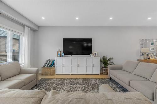 62 Bethune Avenue, Hamilton, ON - Indoor Photo Showing Living Room